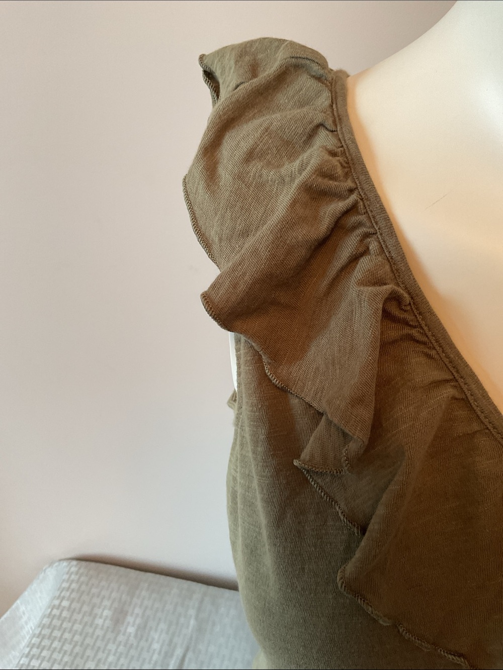 GAP Ruffle V-Neck Top - Picture 3 of 7